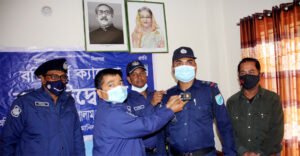  ট্রাফিক পুলিশের বডি ওর্ন ক্যামেরা চালু মানিকগঞ্জে