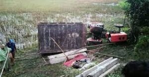 মাহিন্দ্রা খাদে পড়ে প্রাণ গেলো দুই শ্রমিকের মানিকগঞ্জে