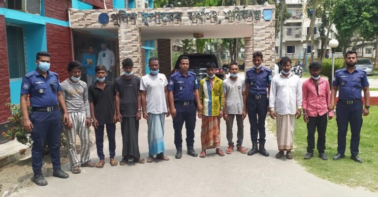 সিসিটিভির ফুটেজ দেখে ৮ ডাকাত গ্রেফতার মানিকগঞ্জে