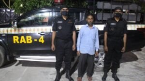 ১২ বছর পলাতক সাত বছরের সাজা থেকে বাঁচতে