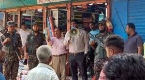 নকল ও অবৈধ পণ্য বিক্রির অপরাধে দুই ব্যবসায়ীকে জরিমানা